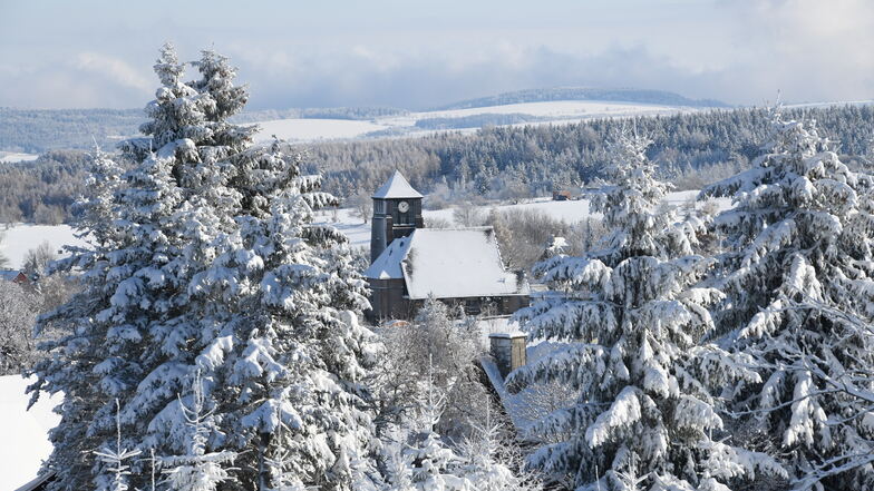 Derzeit bietet das Osterzgebirge allerschönstes Winterwetter. Zinnwald hat 55 Zentimeter Schnee.