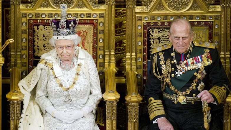 2013: Elizabeth II. und Prinz Philip während der Rede der Königin bei der Eröffnung des Parlaments im Palace of Westminster.