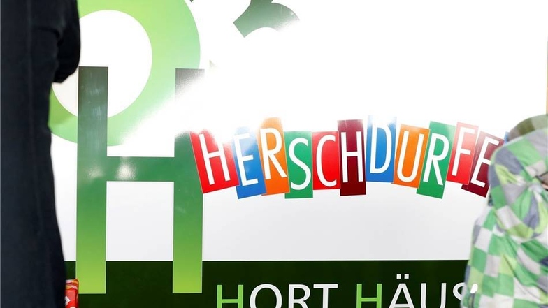 „Herschdurfer Hort Häusl“ – kurz H 3 – heißt jetzt das neue Hortgebäude der Grundschule.