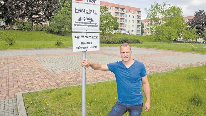 Schön, aber ungenutzt: Stadtrat Lars Tschirner möchte den Festplatz an der Glück-Auf-Straße als Parkplatz freigeben.