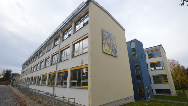 Zeichen für den Frieden werden am Glückauf-Gymnasium Dippoldiswalde am Freitagabend dichterisch gesetzt.