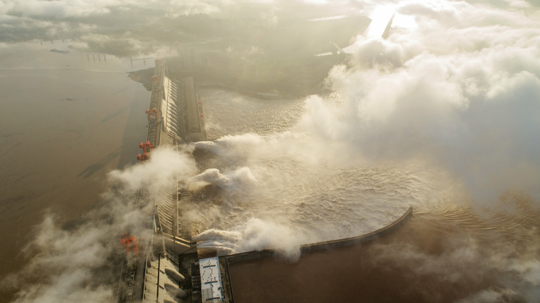 Der Drei-Schluchten-Staudamm, das größte Wasserkraftwerk der Welt am Jangtsekiang.