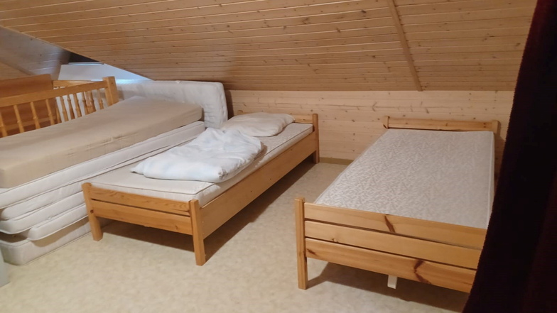 Quietschende Betten, durchgelegene Matratzen. Die Bedingungen für die Retter sollen besser werden.