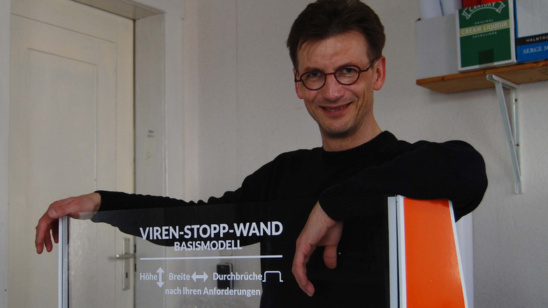 Steffen Rimpl hat eine Viren-Stopp-Wand erfunden - und baut diese auch selber.
