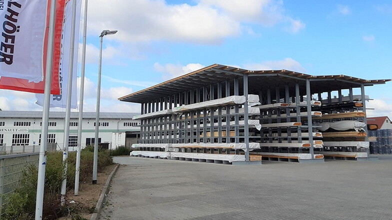 Baustoffhändler eröffnet großes Holzlager in Guttau