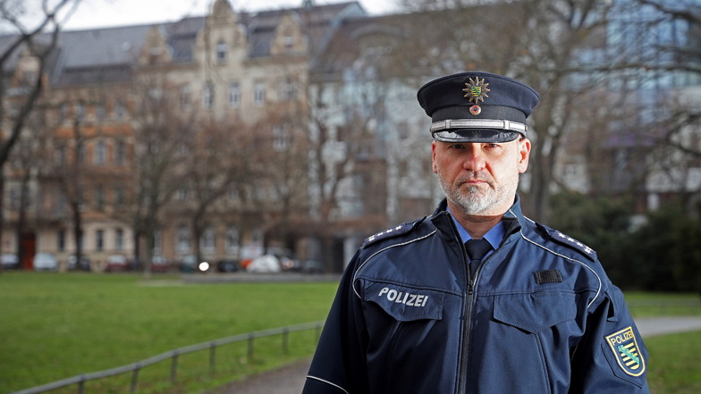 Der Leiter des Riesaer Polizeireviers, Andreas Wnuck, am Mittwoch auf dem Puschkinplatz.