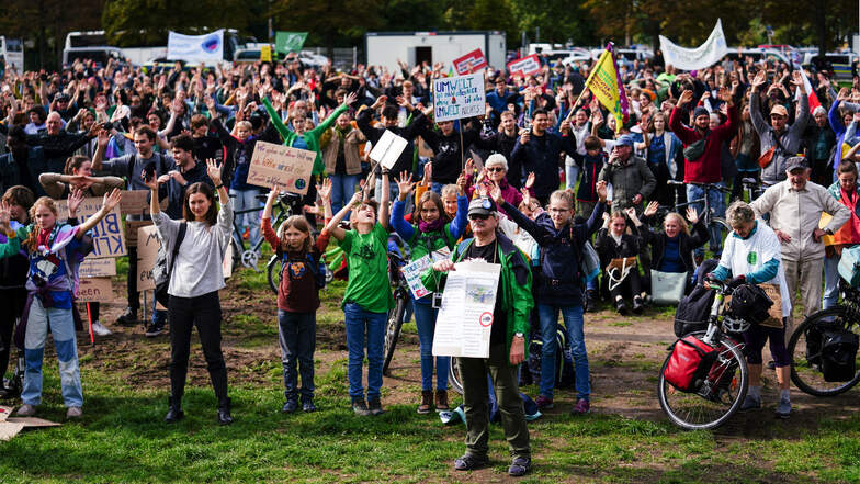 Weniger Teilnehmer als erwartet bei Klimaschutz-Demonstration in Dresden