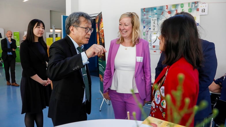 Professor Jhy-Wey Shieh ist Repräsentant Taiwans in Deutschland und kam mit seiner Delegation an die Hochschule in Zittau am Sonntag.