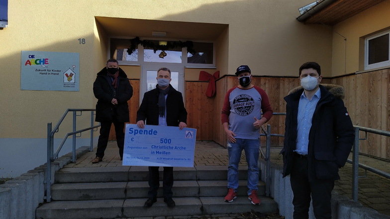 Die Aldi-Regionalgesellschaft in Wilsdruff unterstützt die Organisation Arche im Elbtal mit Sitz in Meißen. Geschäftsführer Rüdiger Tix übergab der Einrichtung Anfang der Woche eine Spende in Höhe von 500 Euro.