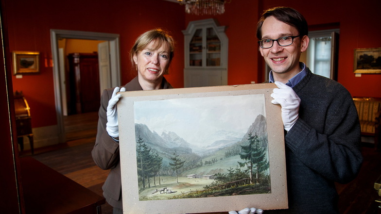 2015 erwarb das Museum mithilfe seines Fördervereins eine großformatige Zeichnung von Christoph Nathe (1753-1806) zurück, Schatzmeisterin Cornelia Herbst mit Kai Wenzel.