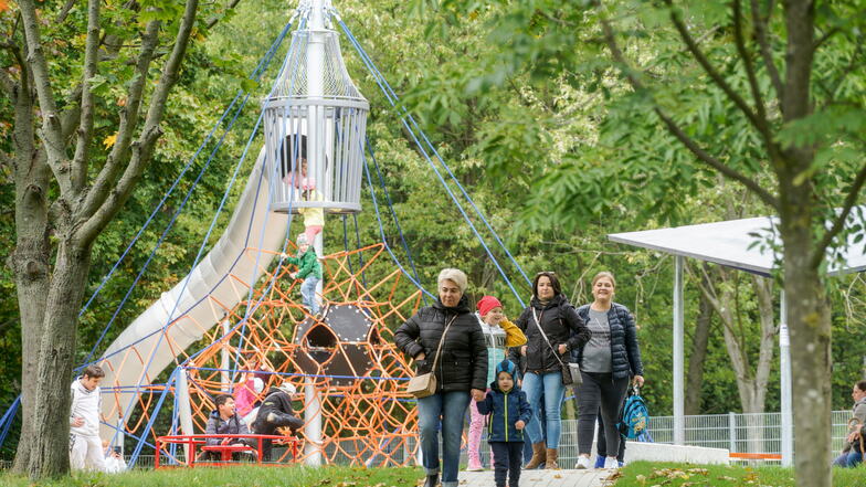 Der neue Sprejnik-Spielplatz im Bautzener Stadtteil Gesundbrunnen ist beliebt. Doch zur Familienfreundlichkeit einer Stadt gehört noch mehr.