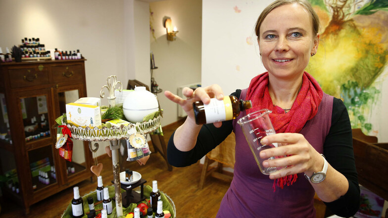 Manuela Blumtritt hat einen Aromaladen auf der Bahnhofstraße eröffnet und berät zum individuellen Wohlfühl-Duft.