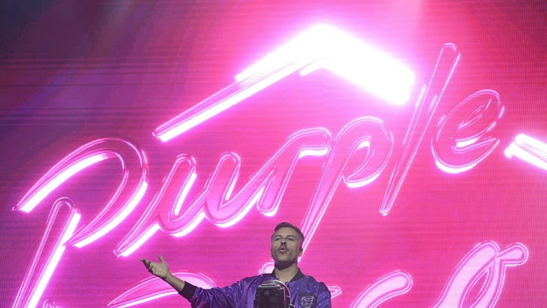 Tino Piontek alias Purple Disco Machine gewann bisher als einziger Sachse einen Pop-Grammy. Am Sonnabend legt der Dresdner DJ und Produzent bei den Filmnächten einen großen Auftritt hin.