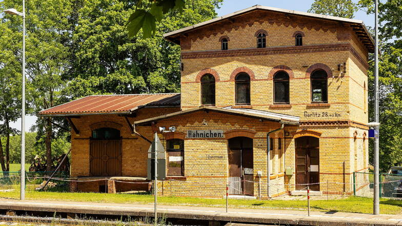 Auch der Bahnhof Hähnichen bei Niesky im Landkreis Görlitz wanderte durch Spettmanns Hände.