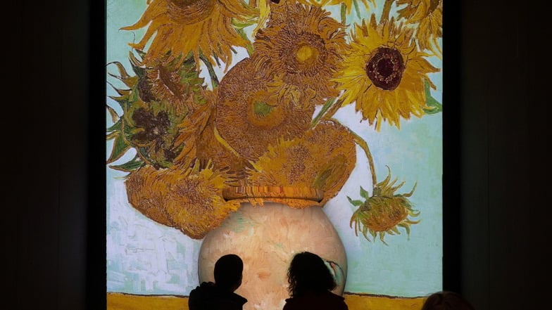 Das Multimedia-Spektakel "Van Gogh" in der Zeitenströmung mag es groß: Mindestens en Sonnenblumenbild von Vincent van Gogh kennt wohl jeder.