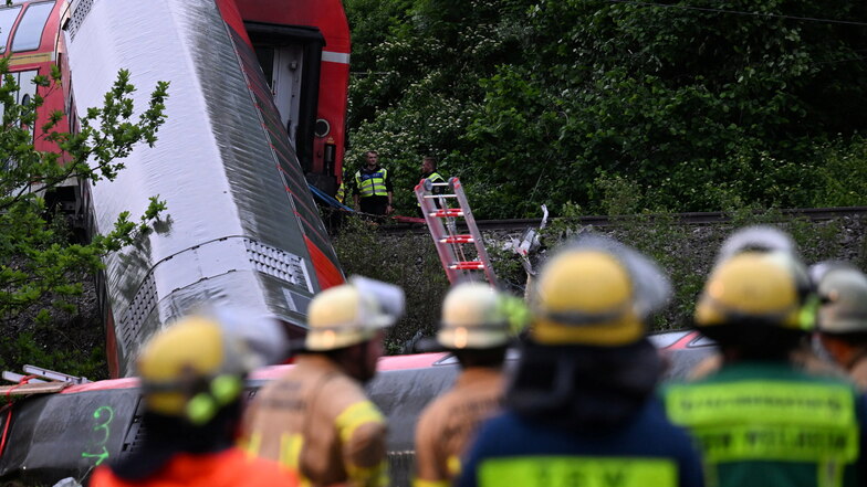 Ein Regionalexpress entgleiste auf dem Weg von Garmisch nach München höchstwahrscheinlich wegen schadhafter Betonschwellen.