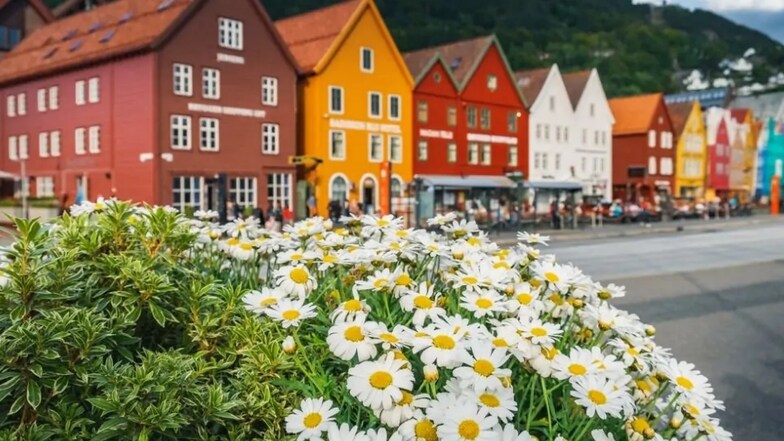 Bergen mit seinen bunten Holzhäusern lädt ein, seinen besonderen Charm bei einem Landgang zu entdecken.