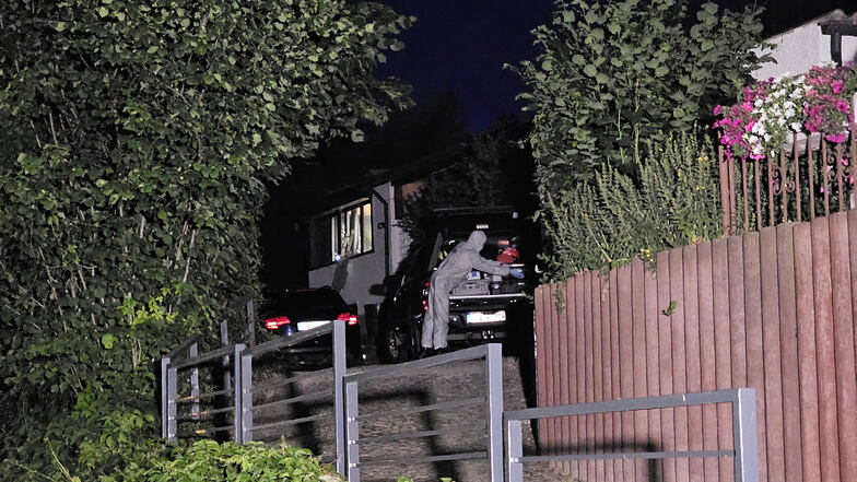 Ein 39-Jähriger soll in Lichtenstein im Landkreis Zwickau einen Mann getötet und sich danach der Polizei gestellt haben.