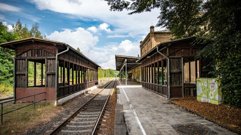 Der Bahnhof Leisnig soll Geld aus dem Konjunkturpaket „Corona-Folgen bekämpfen“ erhalten. Davon profitieren Bahnreisende, künftige Bahnhofsbesucher und Handwerker gleichermaßen.