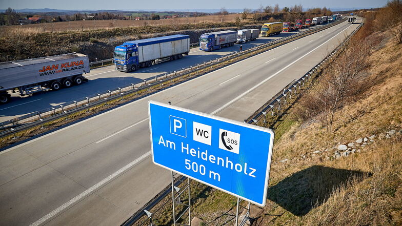 Über 15 Jahre nach Fertigstellung der Autobahn A17/D8 über das Erzgebirge nach Dresden hat Děčín immer noch keine Zubringerstraße.