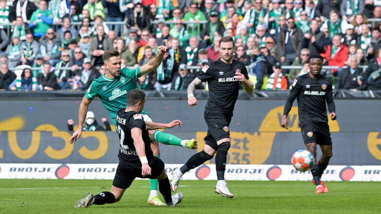 Niclas Füllkrug schießt und trifft - der Ausgleich für Werder Bremen.