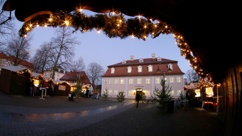 Weihnachtlich wird es auch dieses Jahr wieder am Zinzendorfplatz. Dazu soll auch wieder der Weihnachtsmarkt vom 1. bis 7. Dezember stattfinden.