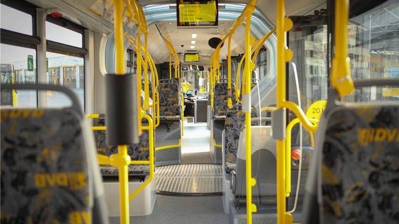 Größere Stellflächen an den Eingängen sowie 35 Sitz- und 132 Stehplätze bieten gegenüber den meisten DVB-Gelenkbussen eine um etwa 10 bis 15 Prozent größere Beförderungskapazität.