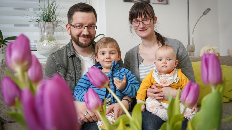 Jan und Janine Zschornack wohnen mit ihren Kindern Jakob (l.) und Johanna noch in der Stadt Bautzen. Aber nicht mehr lange.