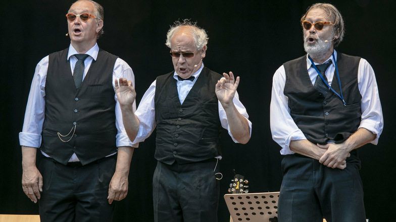 Kommen niemals ohne ihre Sonnenbrillen: Tom Pauls, Peter Kube und Jürgen Haase sind seit 1982 das Zwinger-Trio. Zu erleben am Sonnabend in Freital.