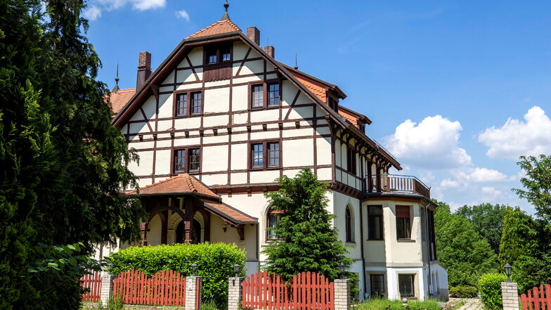 Villa, Hotel, Spielplatz, mutmaßlicher Tatort: Das Großsedlitzer Haus hat Geschichte. Was bringt die Zukunft?