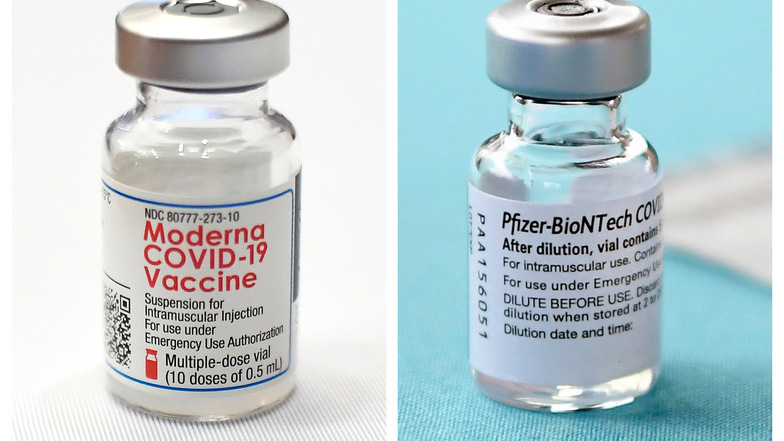 Fläschchen mit dem Corona-Impfstoff von Moderna sowie von Biontech/Pfizer.