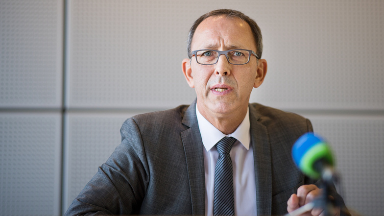Hofft auf mehr Stimmen: Der sächsische AfD-Landeschef und Fraktionsvorsitzende Jörg Urban (54) während einer Pressekonferenz im Landtag in Dresden.