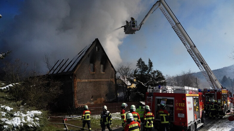 Ein Umgebindehaus und eine Scheune brannten am Montagvormittag in Wurbis.