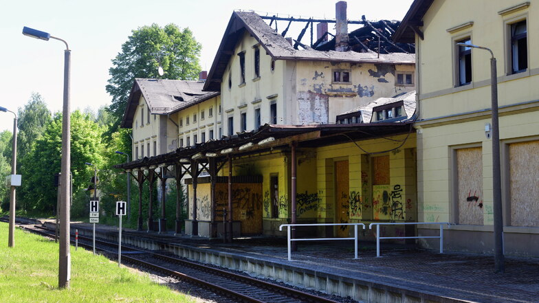 Seifhennersdorfs Brand-Bahnhof steht im Internet zum Verkauf