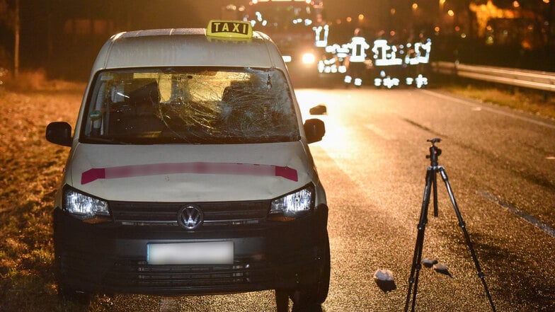 Taxifahrer erfasst Fußgänger: 31-Jähriger stirbt auf B6