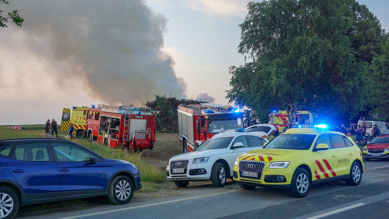Bei einem Traditionsfeuer wurden am Sonnabend in Steinigtwolmsdorf acht Menschen verletzt. Jetzt läuft die Aufarbeitung des Vorfalls.