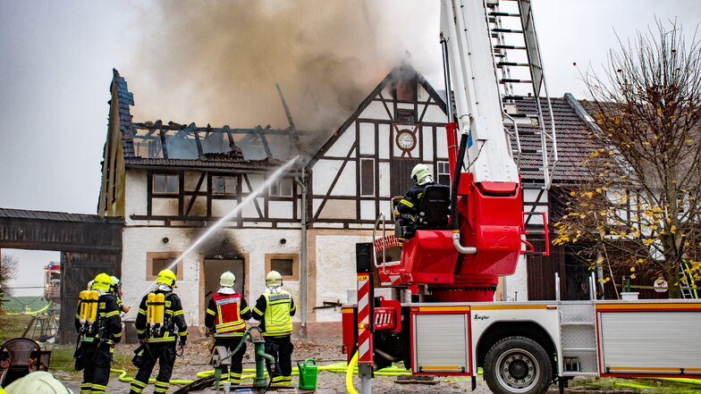 Am 23. November brannte der Stall eines Vierseithofes in Diedenhain. Im Einsatz waren damals die Feuerwehren aus Waldheim und Hartha sowie Geringswalde und Limmritz mit insgesamt 73 Kameraden.