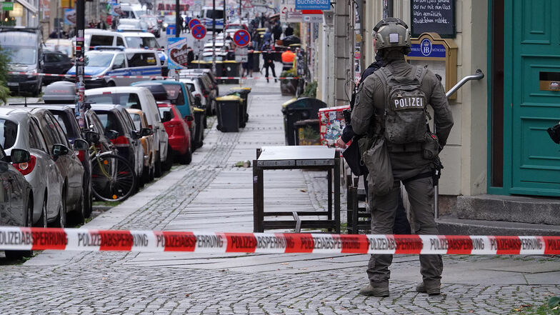 In Dresden kam es am Mittwoch zu einem SEK-Einsatz wegen eines mutmaßlich bewaffneten Mannes. Dabei wurden sechs Polizisten verletzt.