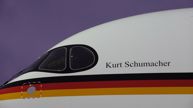 Der neue Regierungsflieger ist auf den Namen "Kurt Schumacher" getauft worden.
