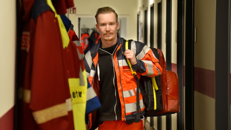 Rettungssanitäter Karl Lehmann kommt gerade vom Einsatz zurück in die Radeberger Rettungswache.