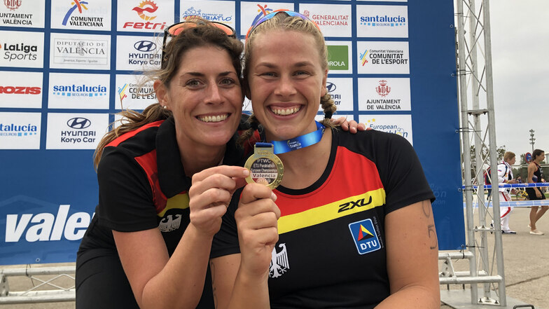 Christiane Reppe (r.) und Anna Woywodt, ihre Helferin in der Wechselzone und außerdem Physiotherapeutin des deutschen Para-Triathlon-Teams, sind ein eingespieltes Tandem.