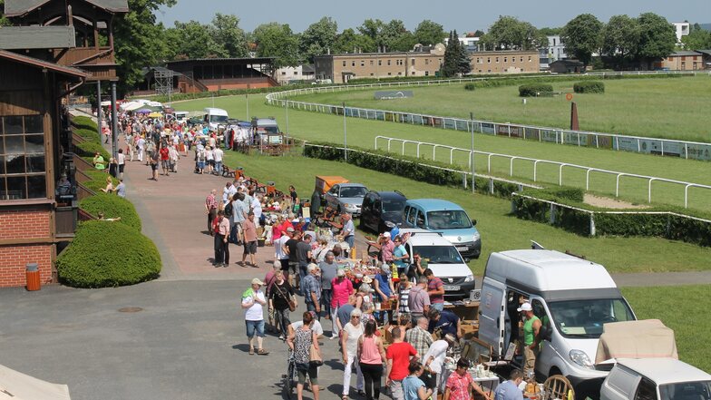 Flea market at the racecourse (photo by 