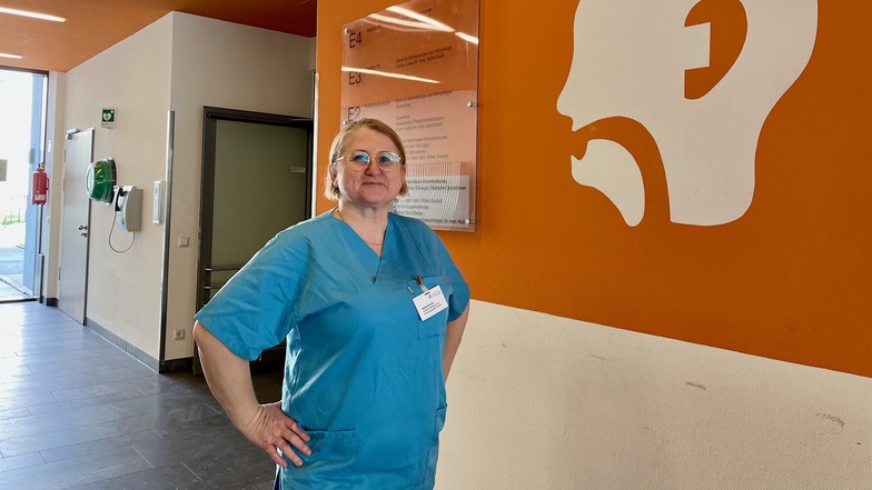 Agnieszka Szlek, genannt Agnes, absolviert eine Ausbildung am Städtischen Klinikum in Dresden. Die 48-Jährige fängt damit noch mal ganz von vorn an.
