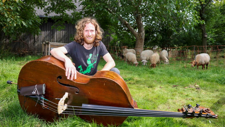 Musiker Jakob Petzl möchte kleine Konzerte zum Zuhören und Mitmachen an nichtalltäglichen Orten anbieten.