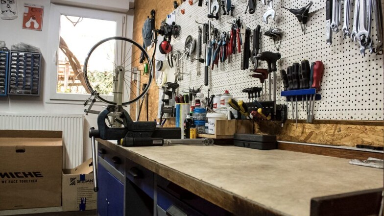 In der zertifizierten VSF-Werkstatt ist Ihr Fahrrad innerhalb von 1 - 2 Werktagen wieder einsatzbereit – von kleinen Defekten bis hin zu umfassenden Umbauten oder sogar Wartungen für Nabenschaltungen.
