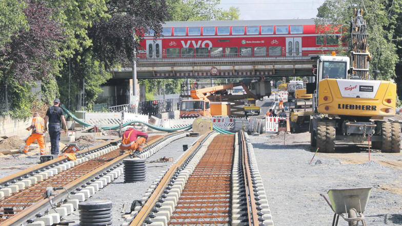 Die Stadtbahntrasse über die Oskarstraße soll am 6. Juli 2019 eröffnet werden.