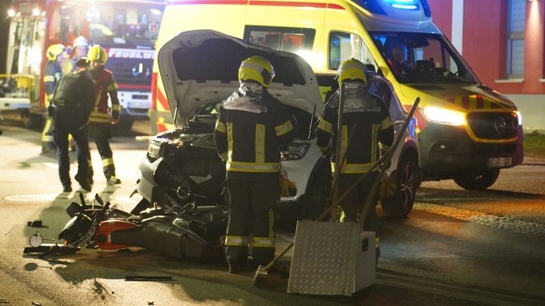 Rodewitz: Unfall zwischen SUV und Motorrad – zwei Verletzte