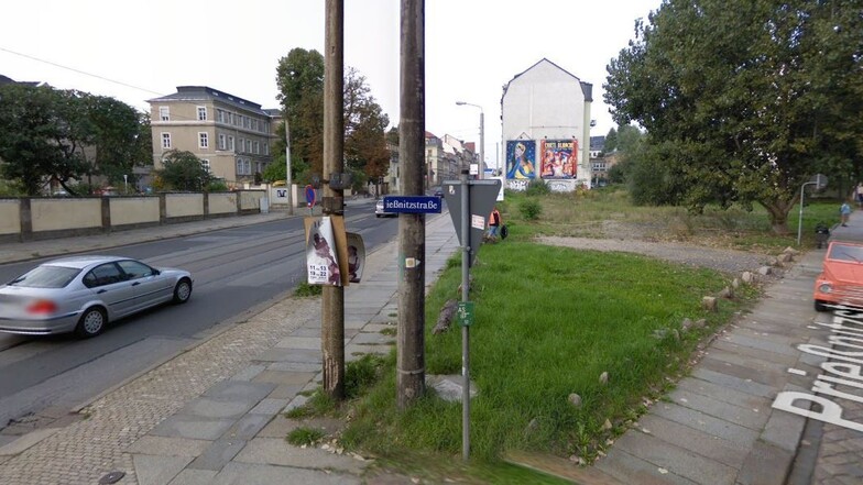 Bei Google Street View wartet diese Brache an der Ecke Bautzner Straße/Prießnitzstraße noch auf ihre Bebauung.