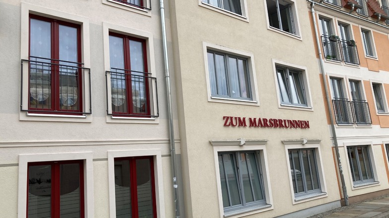 In dem Anwesen "Zum Marsbrunnen" in der Zittauer Brunnenstraße bietet die Wohnbaugesellschaft Betreutes Wohnen für Senioren an.