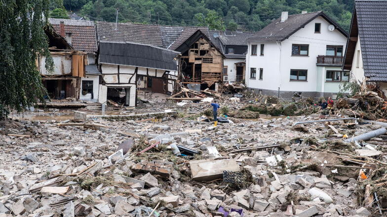 Ein Blick in die Ortschaft Schuld in Rheinland-Pfalz, wo mindestens sechs Häuser durch die Fluten zerstört wurden.
